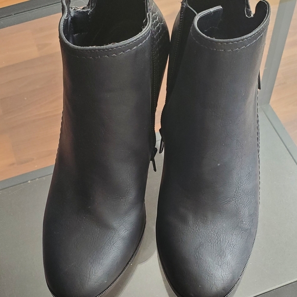 Black Zip Call It Spring Booties 8½ - Picture 4 of 8